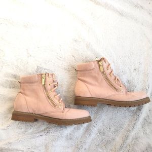 Light pink Guess ankle boots! 🥾
